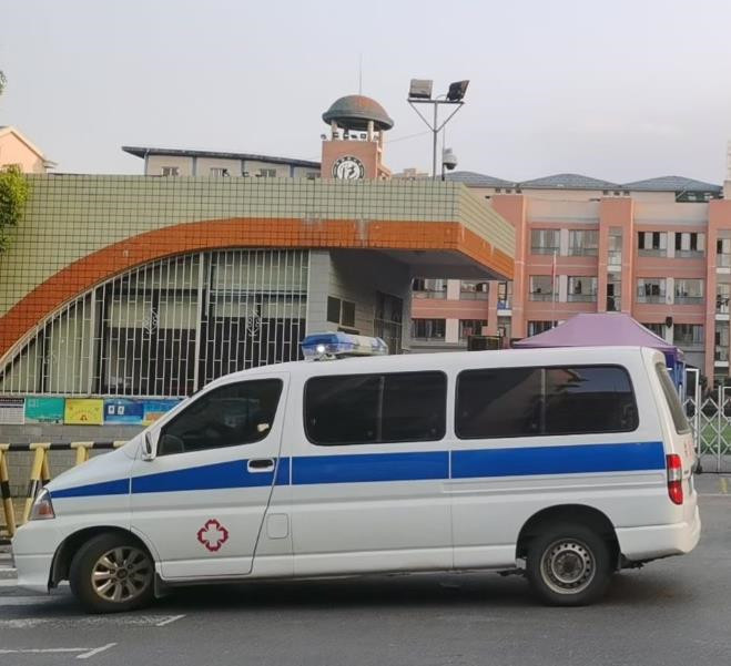 三家镇救护车出租护送骨折病人一公里多少钱